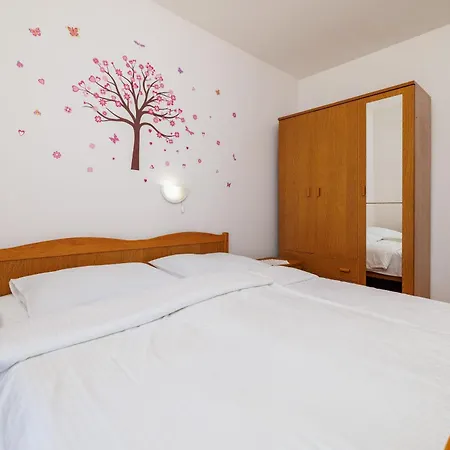 Biserka Apartamento *
